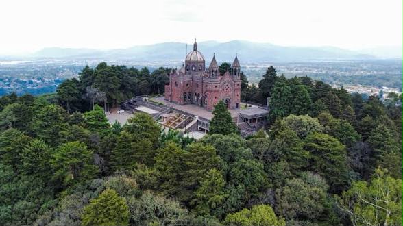 Senderismo en la iglesia de la piedrita